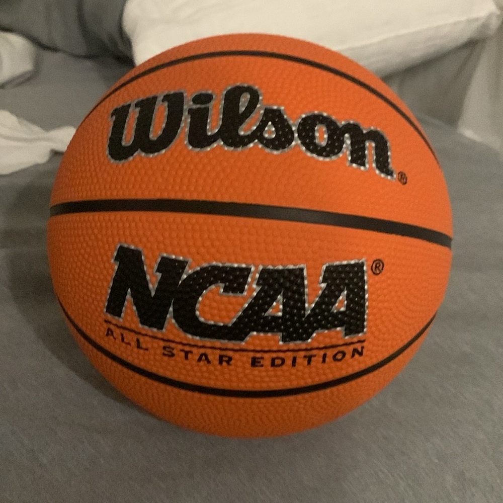 Mini Wilson NCAA basketball - Picture 4 of 4